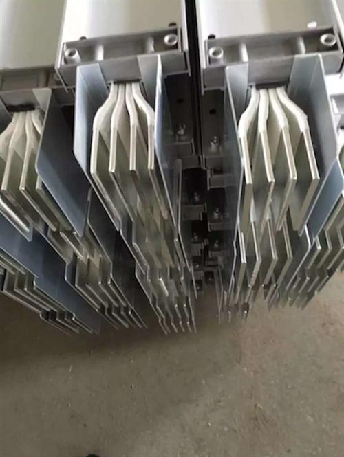 封闭型HULUWA葫芦娃官方下载提高载流量减轻电动力